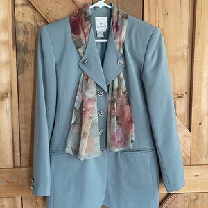Vintage EN Avance Sage Green Blazer with scarf,  Size 10*
